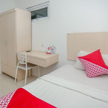 Hotel Oyo 850 Lapan Lapan à Banjarmasin  Extérieur photo