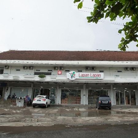 Hotel Oyo 850 Lapan Lapan à Banjarmasin  Extérieur photo