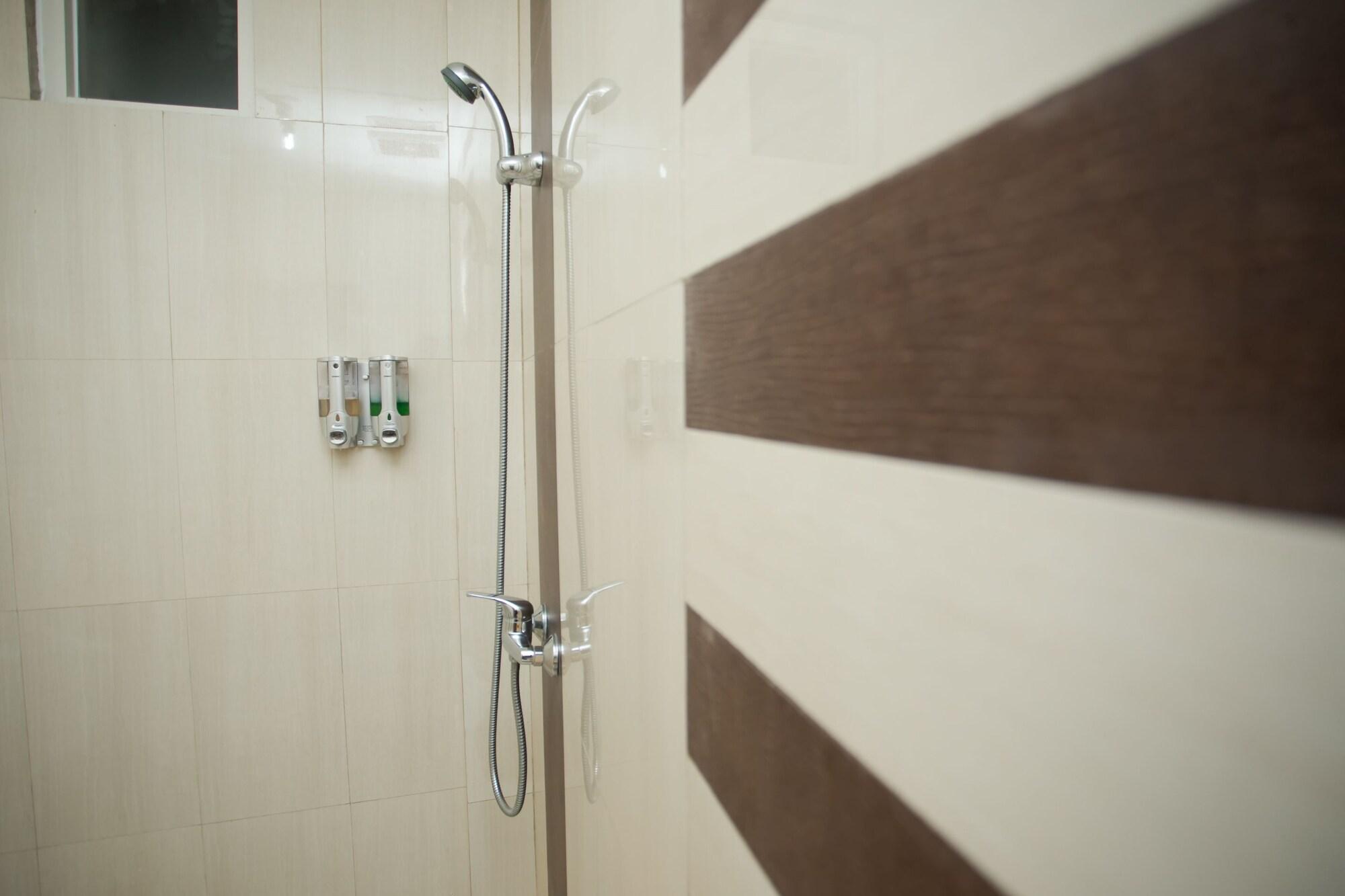 Hotel Oyo 850 Lapan Lapan à Banjarmasin  Extérieur photo