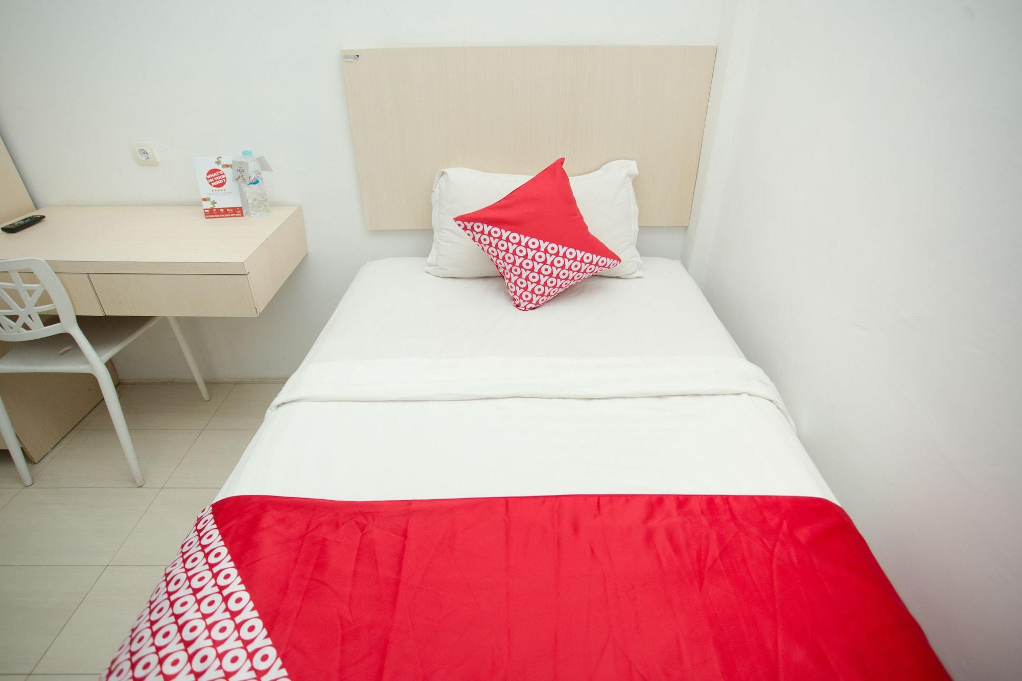 Hotel Oyo 850 Lapan Lapan à Banjarmasin  Extérieur photo
