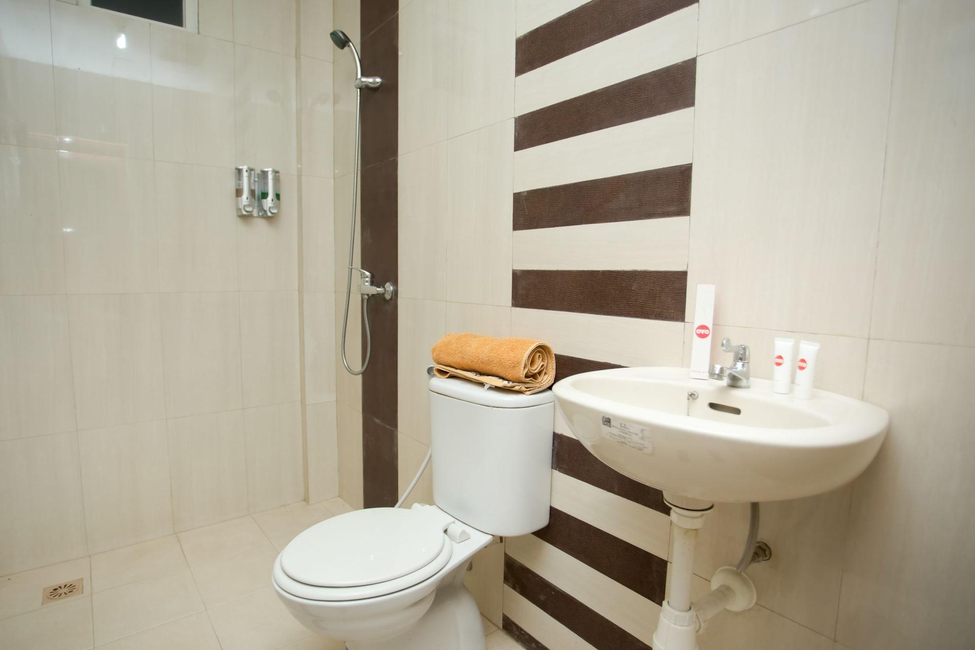 Hotel Oyo 850 Lapan Lapan à Banjarmasin  Extérieur photo