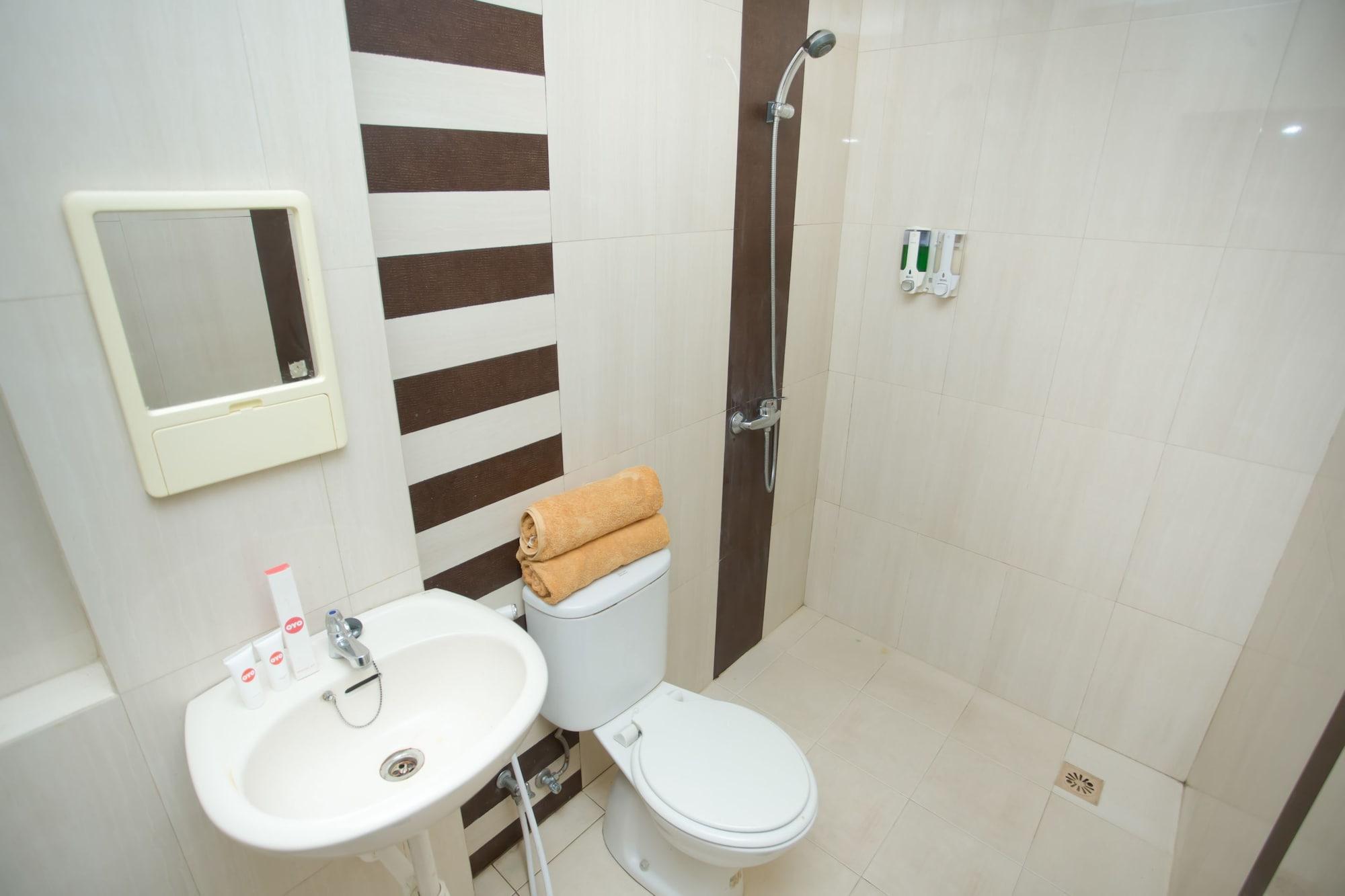 Hotel Oyo 850 Lapan Lapan à Banjarmasin  Extérieur photo