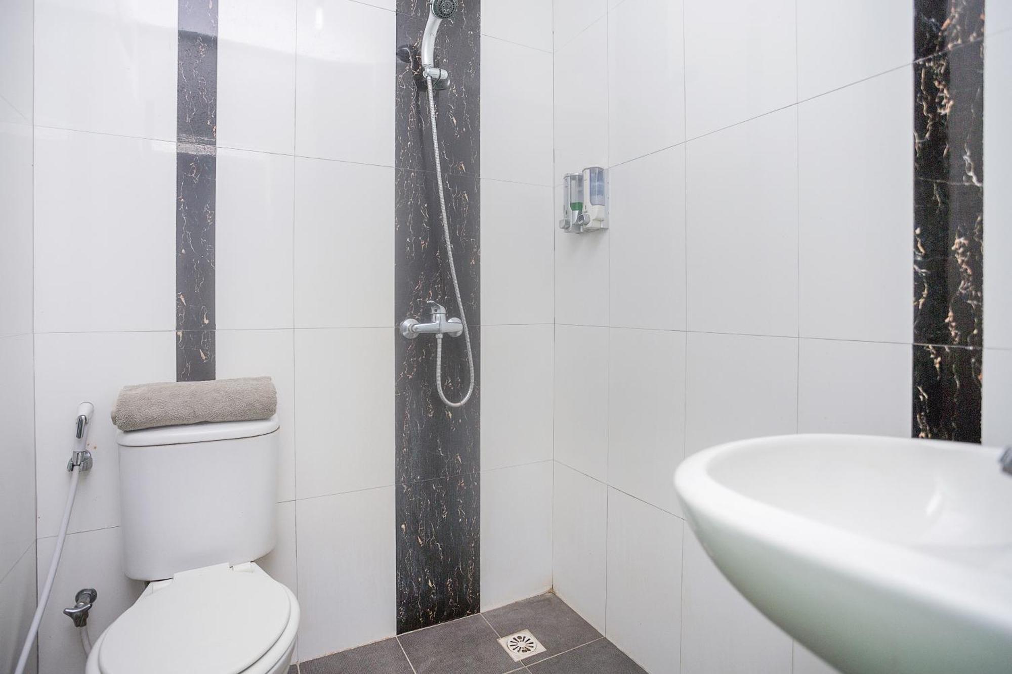 Hotel Oyo 850 Lapan Lapan à Banjarmasin  Extérieur photo
