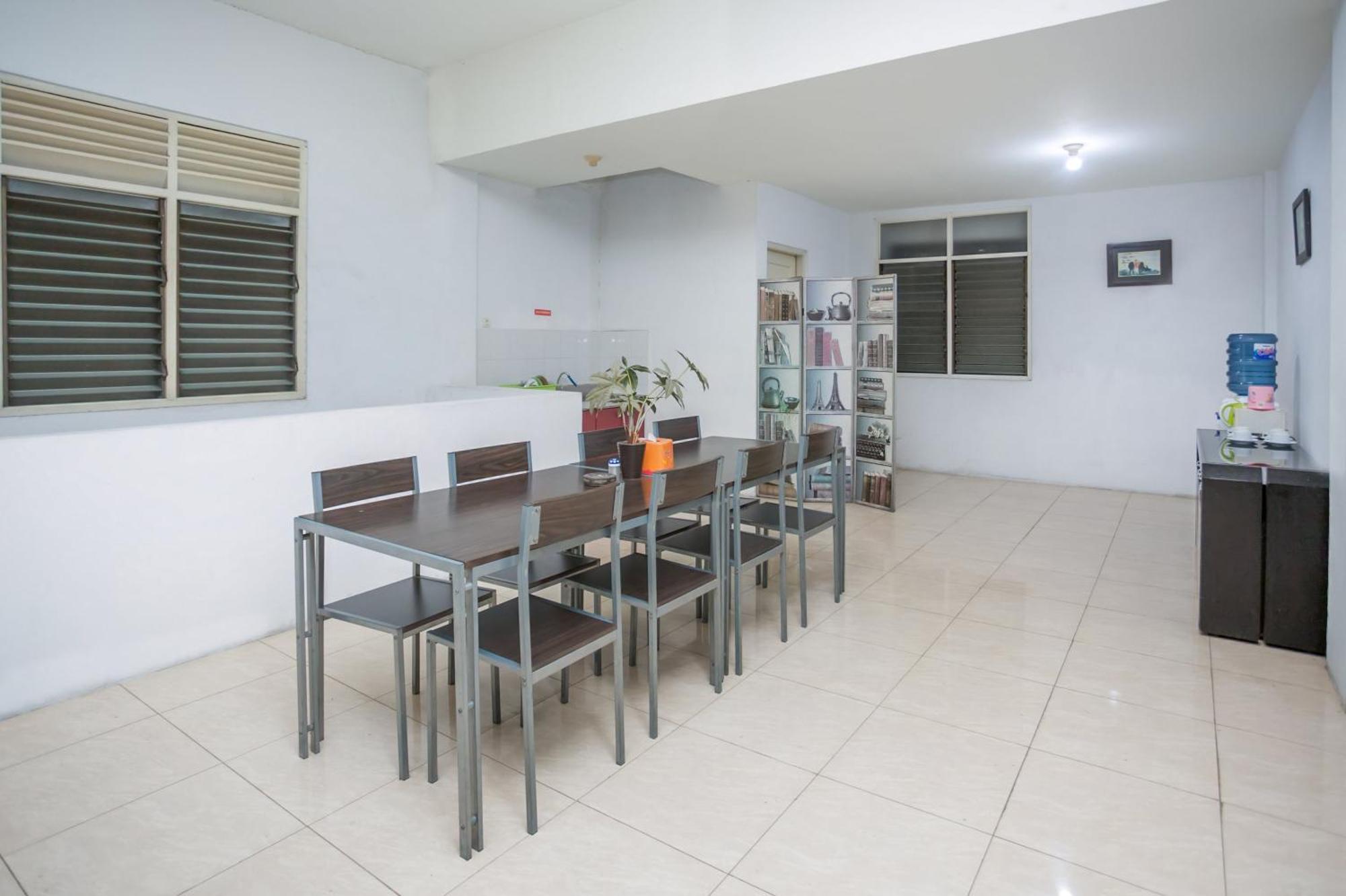 Hotel Oyo 850 Lapan Lapan à Banjarmasin  Extérieur photo