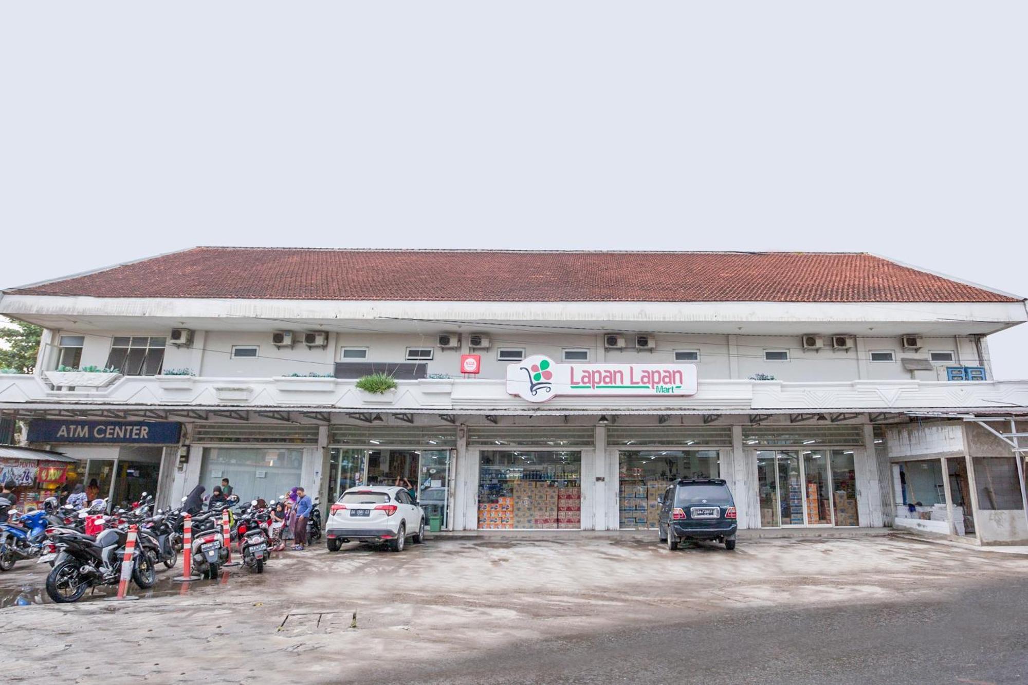 Hotel Oyo 850 Lapan Lapan à Banjarmasin  Extérieur photo