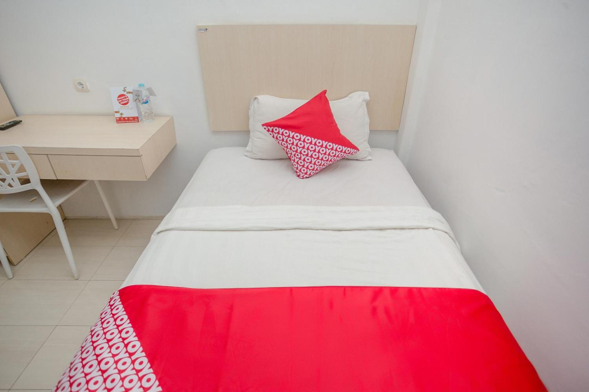 Hotel Oyo 850 Lapan Lapan à Banjarmasin  Extérieur photo