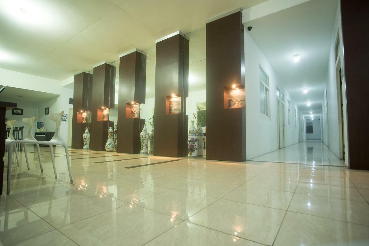 Hotel Oyo 850 Lapan Lapan à Banjarmasin  Extérieur photo