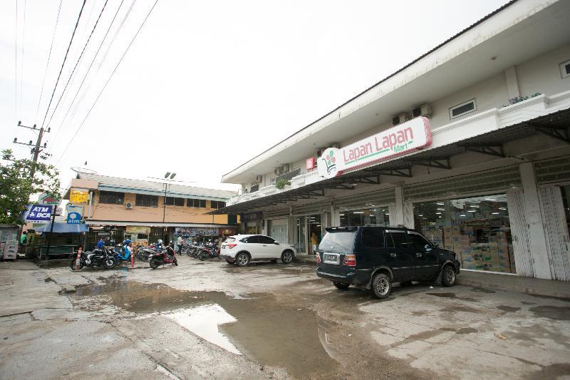 Hotel Oyo 850 Lapan Lapan à Banjarmasin  Extérieur photo