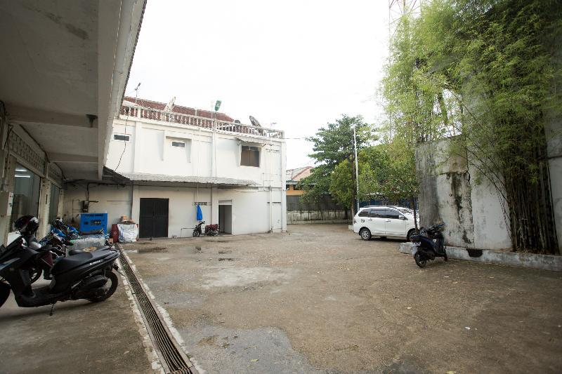 Hotel Oyo 850 Lapan Lapan à Banjarmasin  Extérieur photo