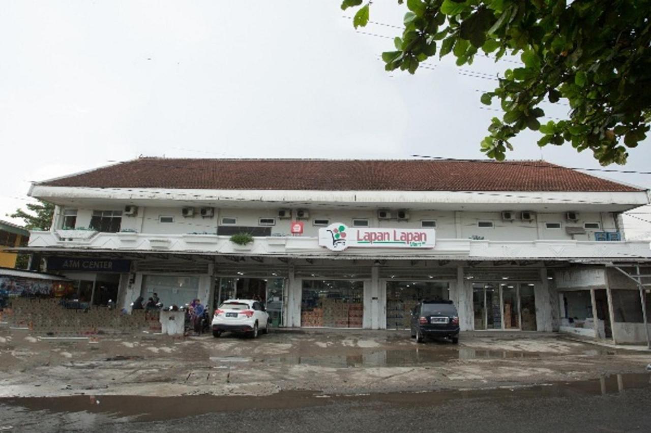 Hotel Oyo 850 Lapan Lapan à Banjarmasin  Extérieur photo